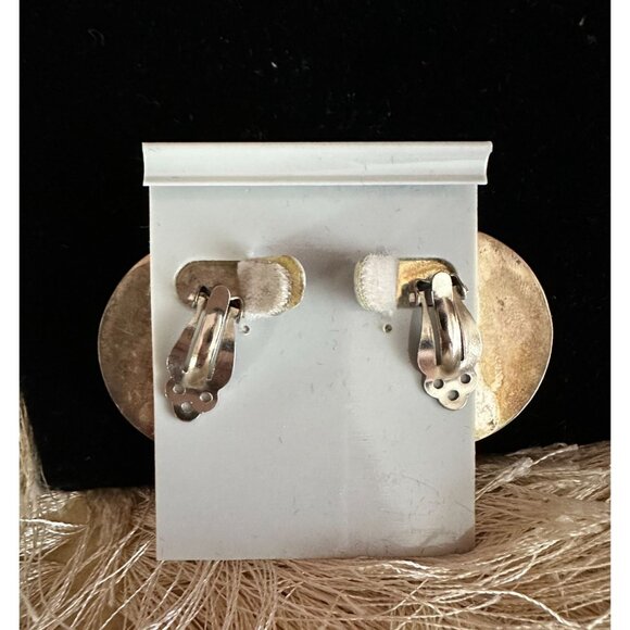 Round sterling and onyx clip on earrings on original card - Picture 2 of 3